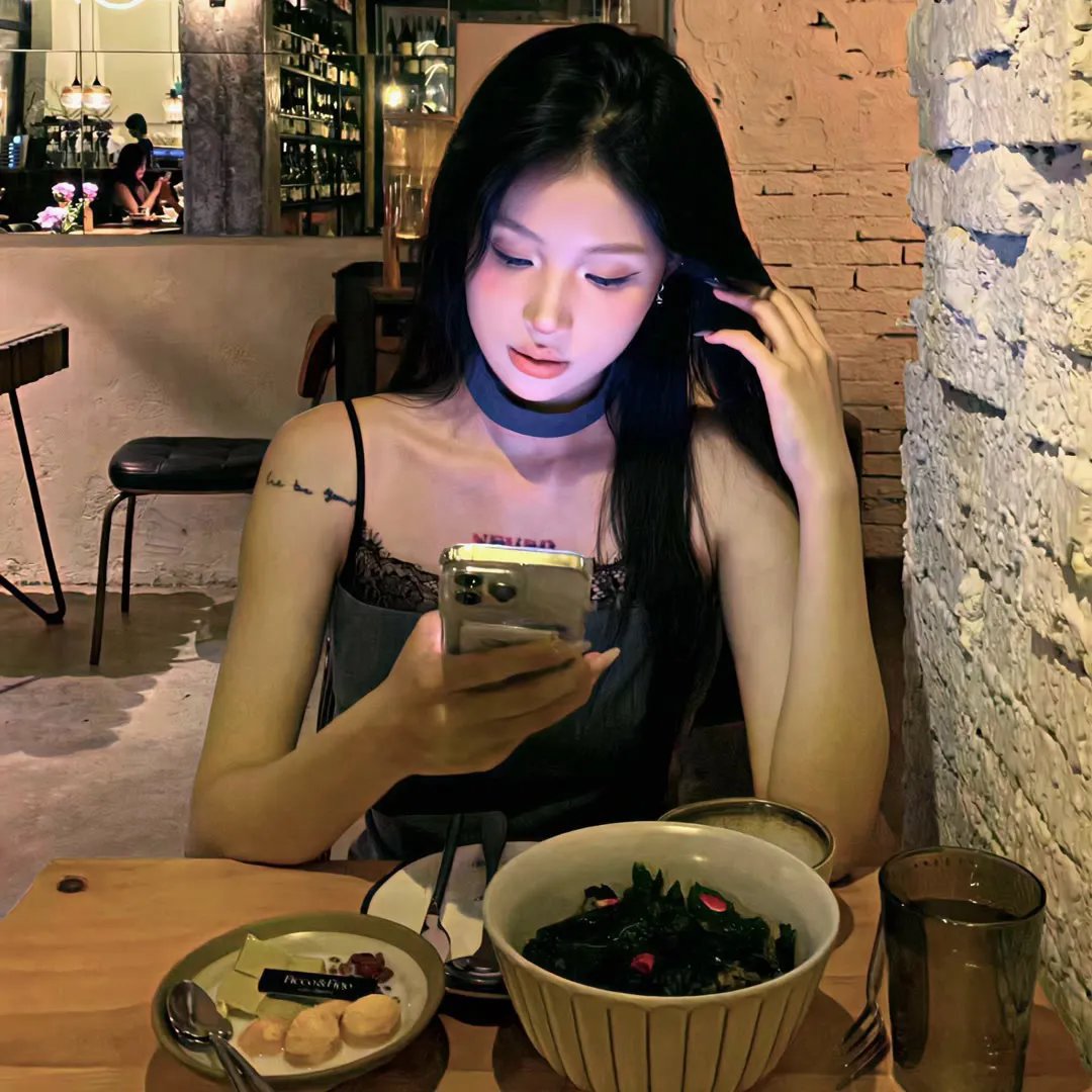 一线女星被拍到同回酒店，经纪人连夜公关，三天三夜引热议